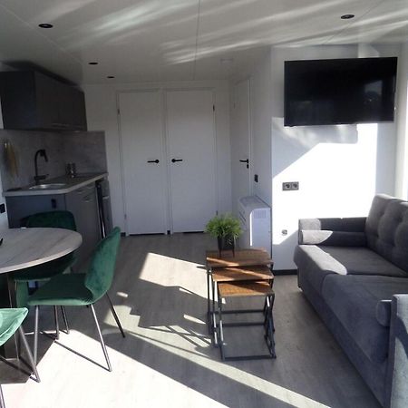Uitgeest Modern Houseboat With Air Conditioning Located In Marina מראה חיצוני תמונה
