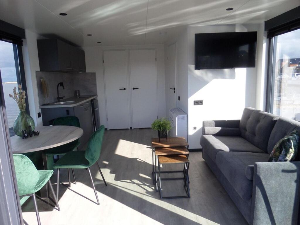 Uitgeest Modern Houseboat With Air Conditioning Located In Marina מראה חיצוני תמונה