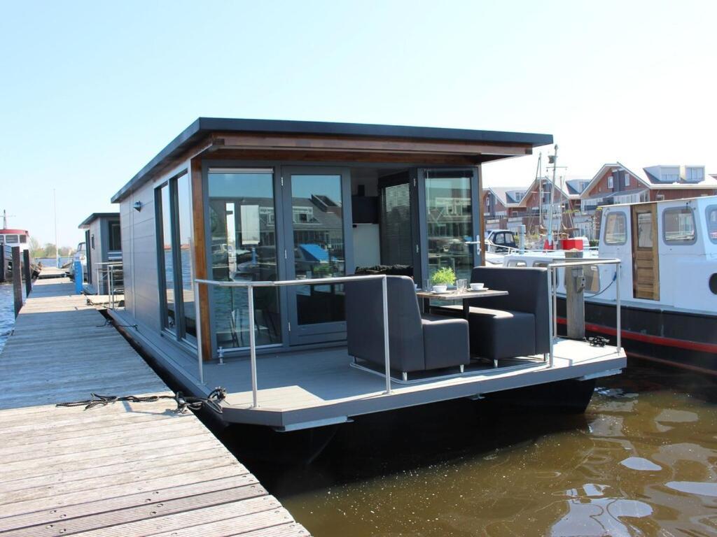 Uitgeest Modern Houseboat With Air Conditioning Located In Marina מראה חיצוני תמונה