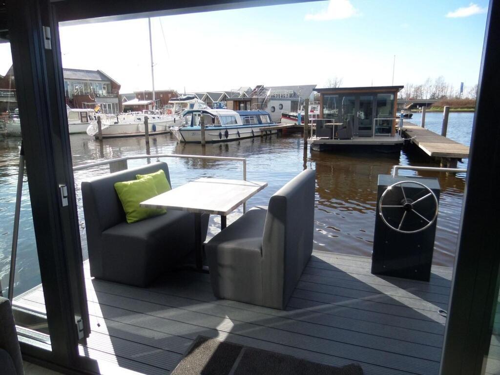 Uitgeest Modern Houseboat With Air Conditioning Located In Marina מראה חיצוני תמונה