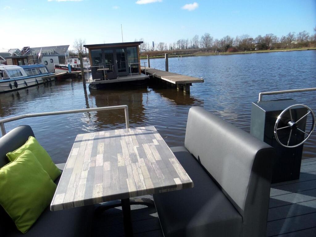 Uitgeest Modern Houseboat With Air Conditioning Located In Marina מראה חיצוני תמונה